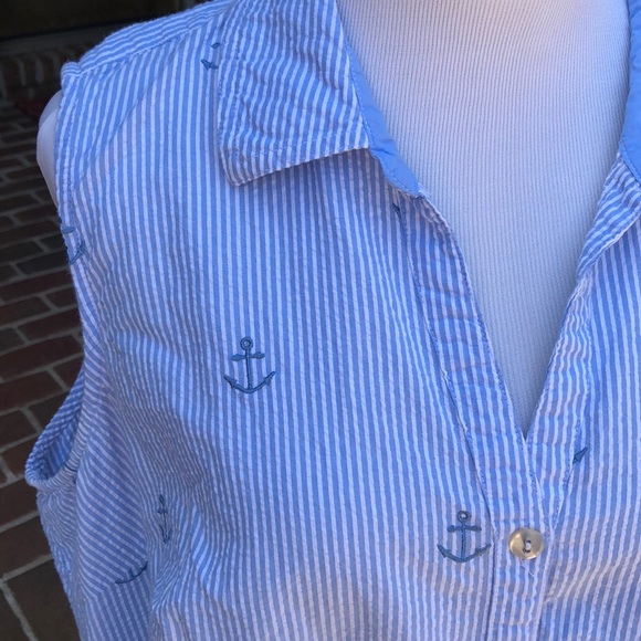 Karen Scott 2X button down tank. - Picture 2 of 6